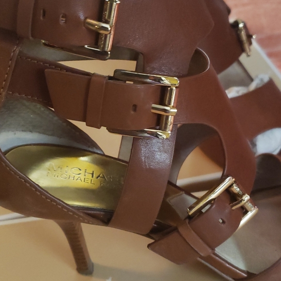Micheal Kors cut out sandals - Picture 2 of 5